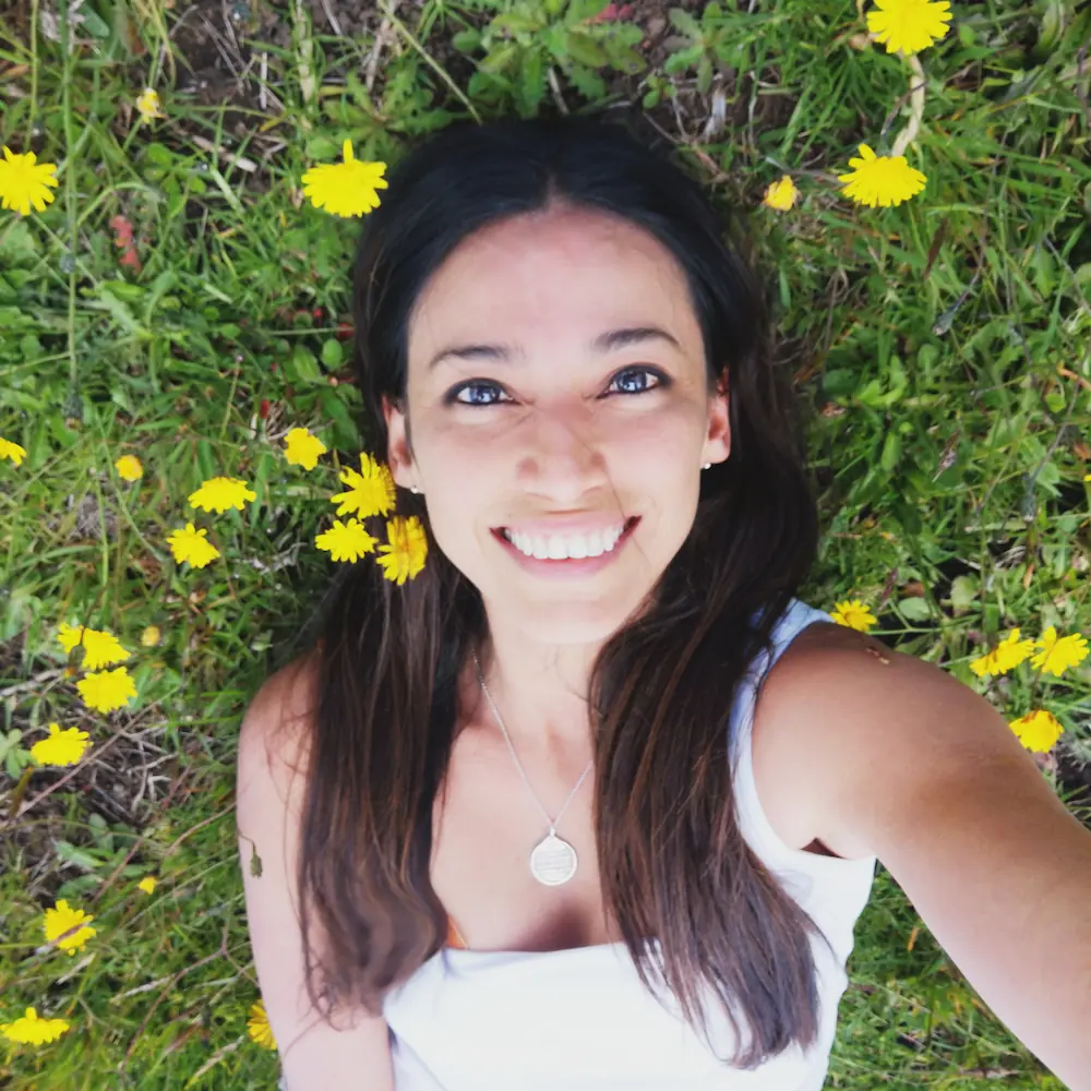 Retrato de Jennyfer Vallenas (Jenn), profesora de Ashtanga y Mysore en Atmaia Yoga Bogotá