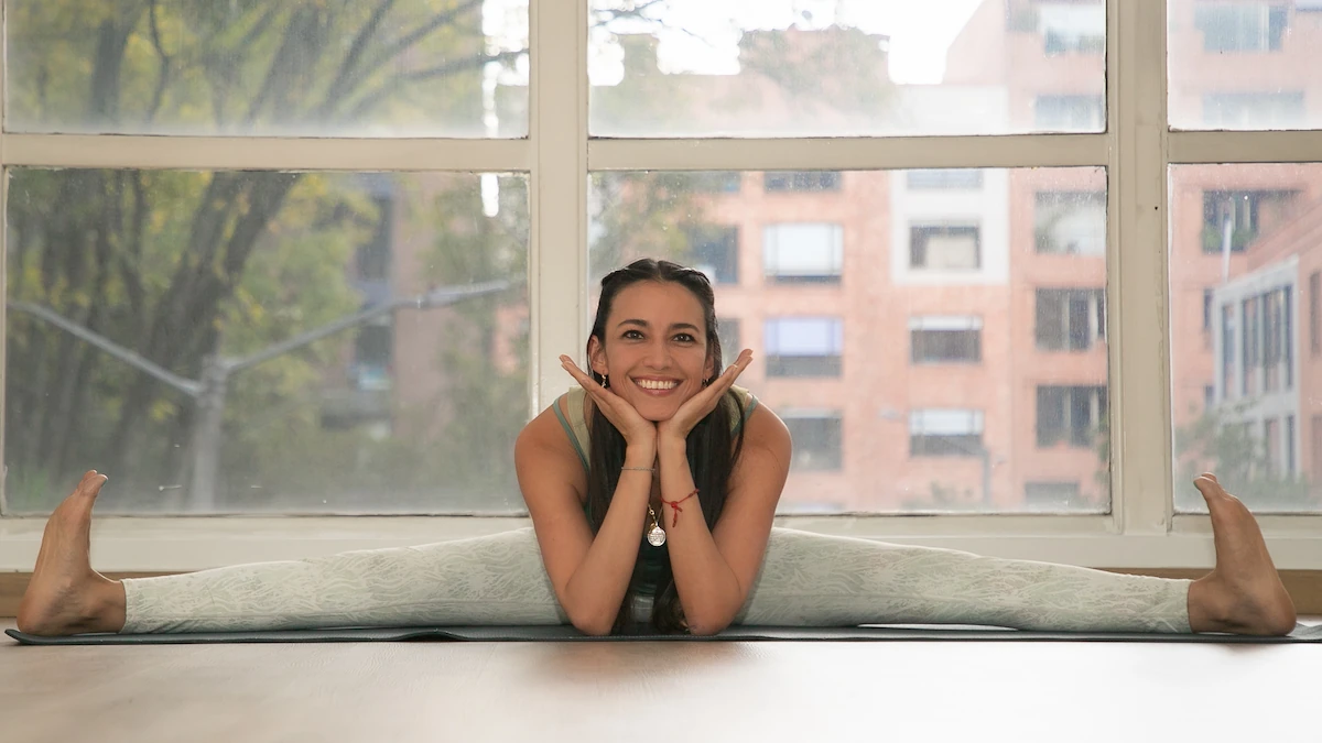 Jennyfer, profesora de Ashtanga Mysore Yoga en Atmaia Yoga Bogotá